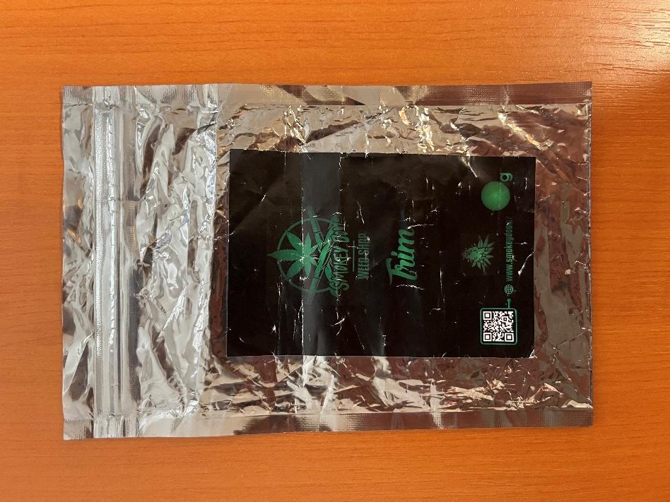 Plastový sáček se sušinou konopí s nápisem SMOKEY DOO WEED SHOP Trim: Fotografie č. 1